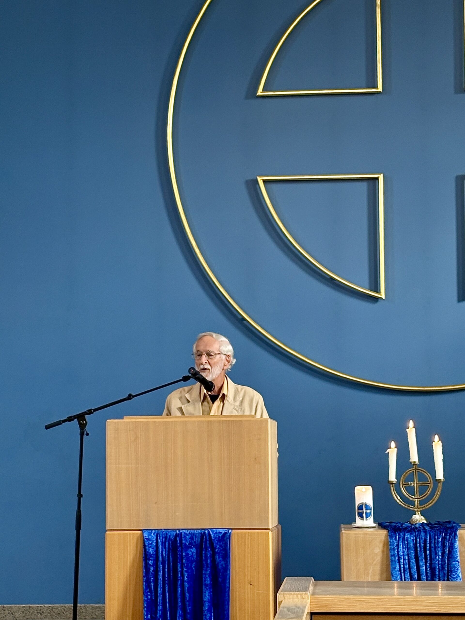 Pascal Schilling speaking at the opening of the conference.