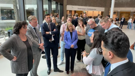 MPs from BBB, SGP, D66 and CDA at the Yezidi petition handover in the Dutch parliament.